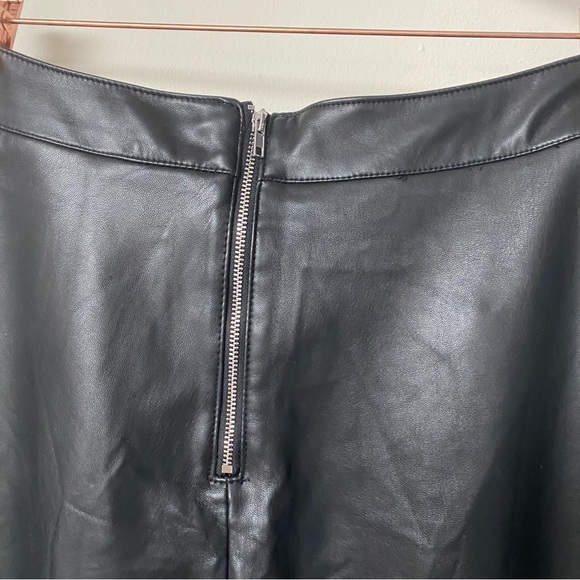 Divided faux leather skirt - Picture 4 of 6